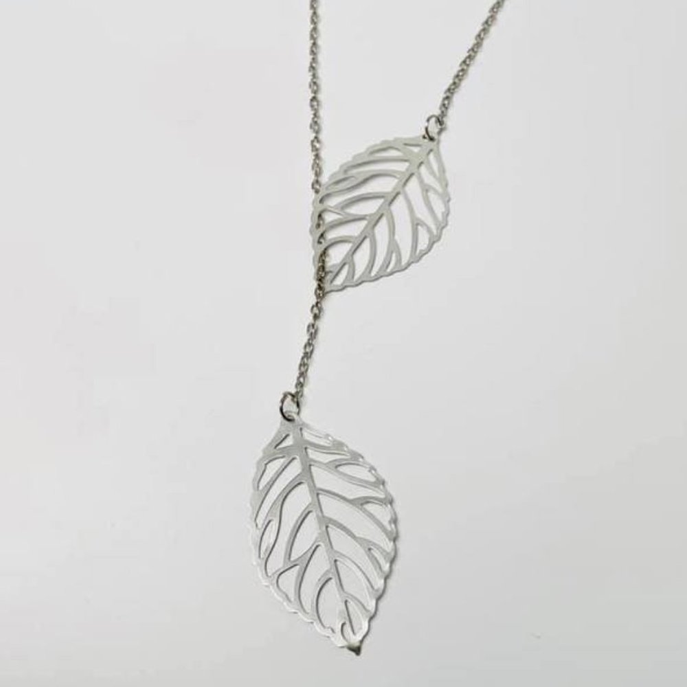 LASER LACE LEAF LARIAT NECKACE